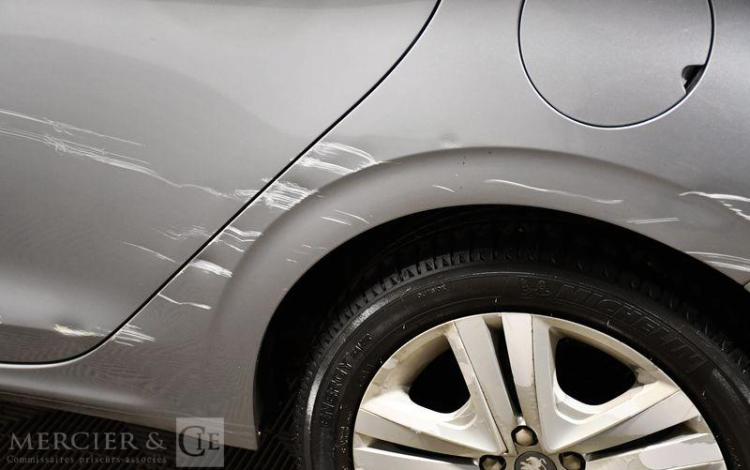 PEUGEOT 208 1.2 PURETECH 80ch SIGNATURE GRIS FD-627-GP