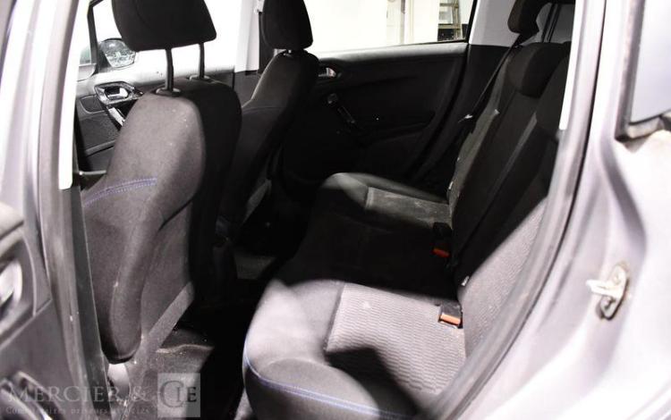 PEUGEOT 208 1.2 PURETECH 80ch SIGNATURE GRIS FD-627-GP