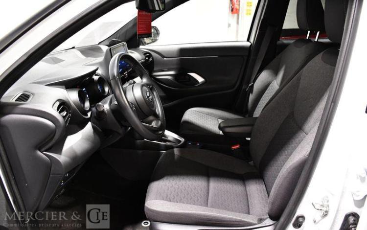 TOYOTA YARIS CROSS BLANC GH-649-JV