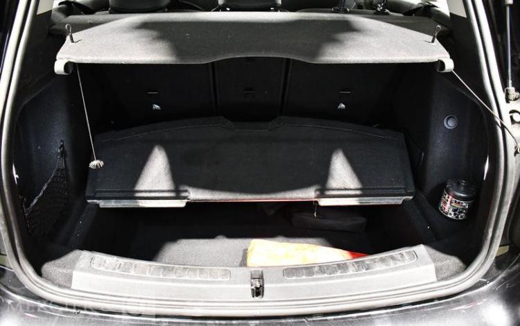 MINI COOPER COUNTRYMAN NOIR GN-287-KL