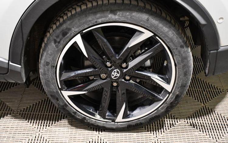 TOYOTA C-HR HYBRIDE GRIS GP-011-QQ