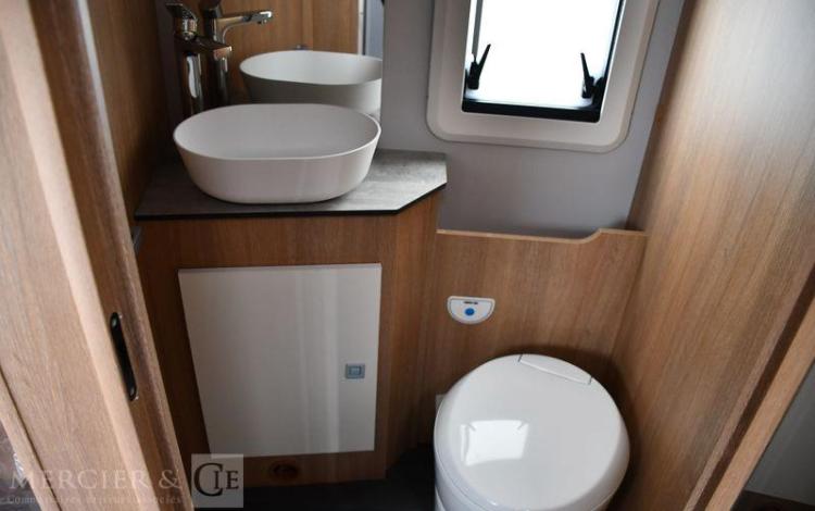 PEUGEOT GIOTTILINE BY RAPIDO 74 NF  2,2HDI 140 TOSCAN BLANC HH-820-LV